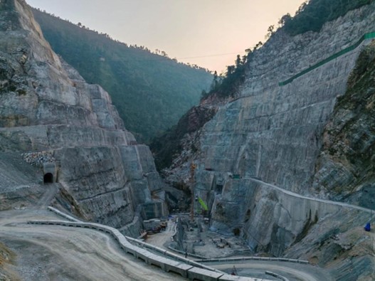 Concrete gravity dam